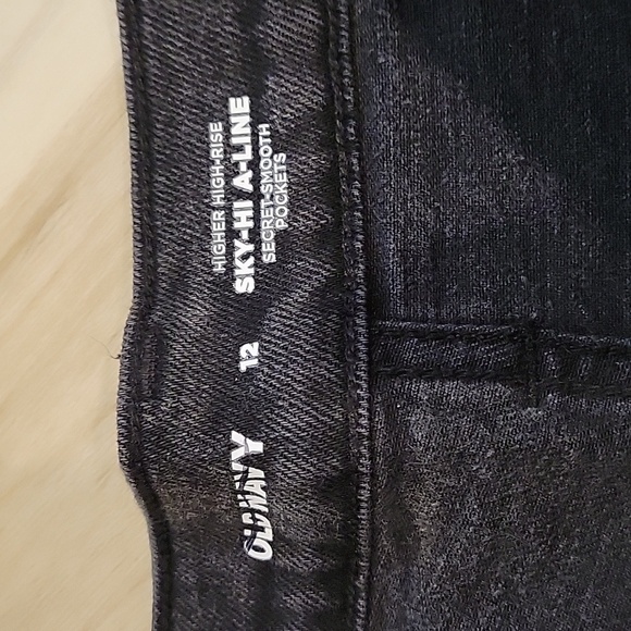 NEW! OLD NAVY Higher High- Rise Sky High A-Line Cut Off Denim Jean Shorts 12. - Picture 3 of 5